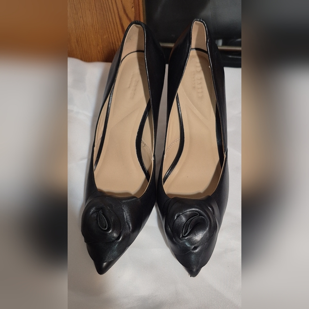 Women's Black Leather Pointed Toe Heels Floral Accent